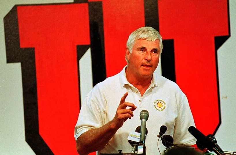 Bobby Knight Death, one of the most successful and influential coaches in college basketball history, died on November 1, 2023, at his home in Bloomington, Indiana. He was 83 years old.