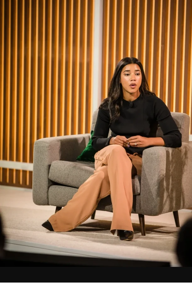 Hannah Bronfman Net Worth is a well-known entrepreneur, influencer, and DJ who has a net worth of $10 million as of 2023. She is the founder of HBFIT, a lifestyle and wellness platform that offers content, products, and services for health, beauty, and fitness. She is also a popular social media personality with over 1.2 million followers on Instagram and 300,000 subscribers on YouTube. In this article, we will explore her life, family, relationship, net worth, religion, and career.